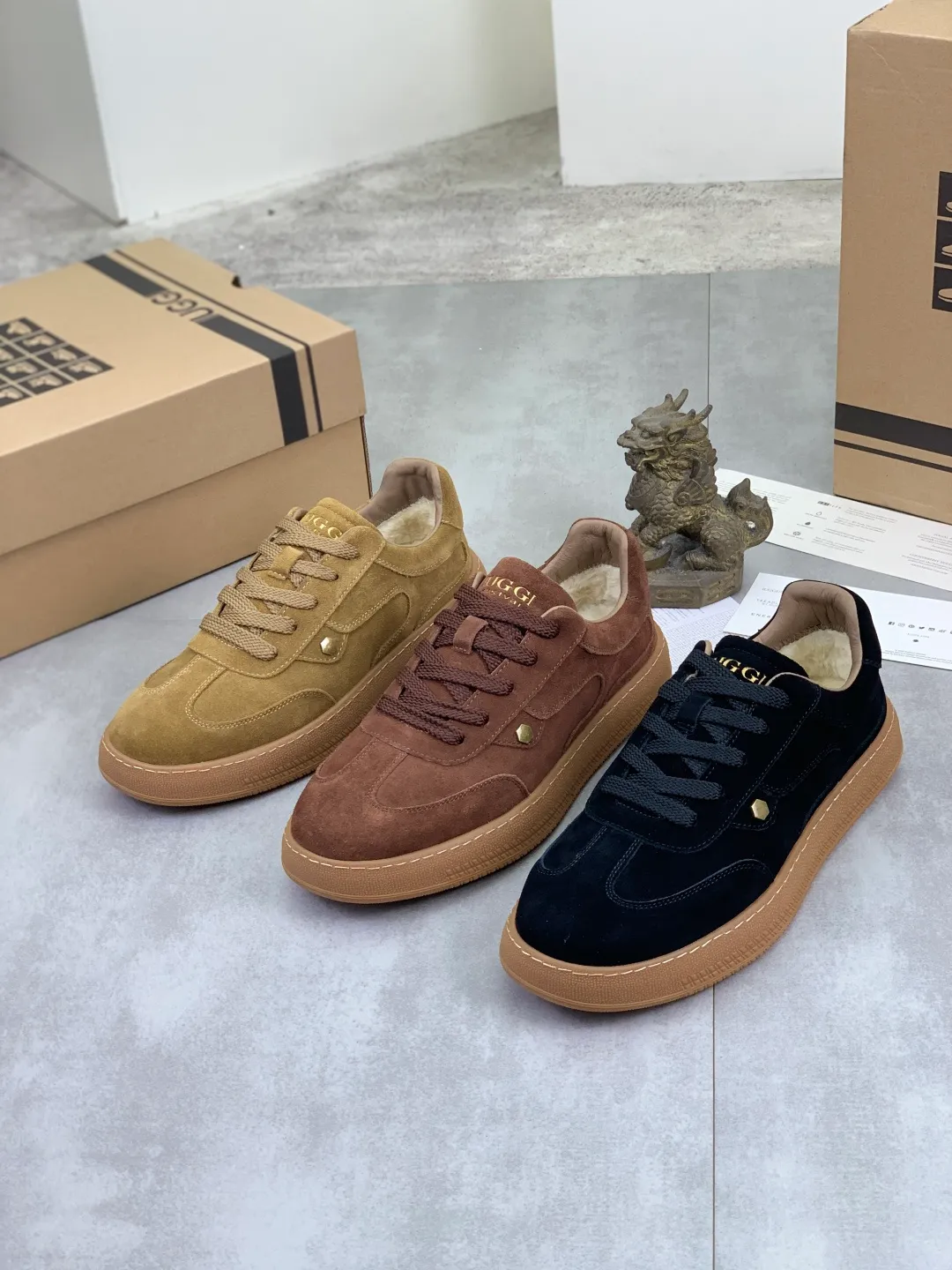 Men's shoes 💰P520 New arrival 🆕🆕🆕 26 new IUGGI men's moral training shoes Winter lace-up low-cut casual men's shoes Outer layer of cowhide, rubber outsole, lining with wool, comfortable and breathable💯 Versatile winter essentials👌 Transform your feet into the brightest "boy"❗️ Size: 39-44 Three colors